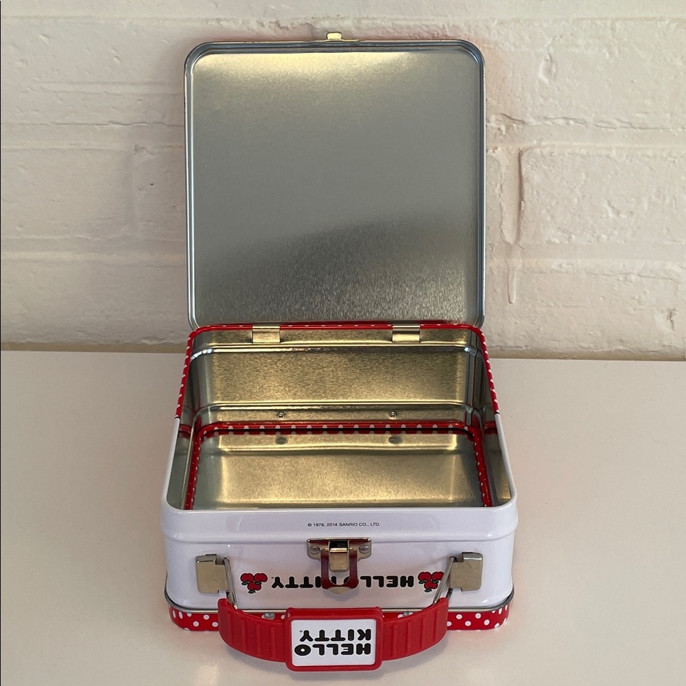 Hello Kitty by Sanrio Metal Lunch Box - Picture 4 of 10